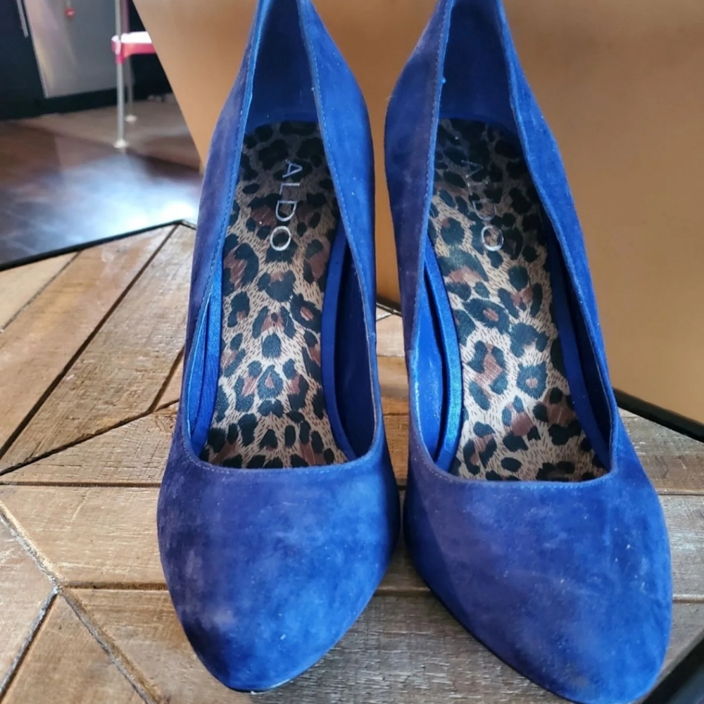 Suede pumps